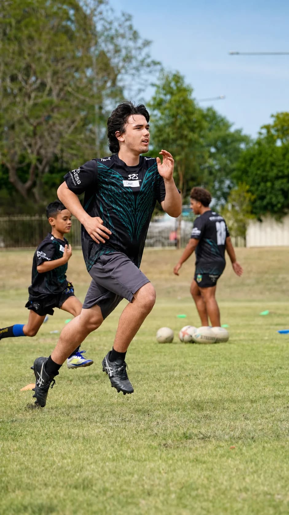 S2S players sprinting through a training drill